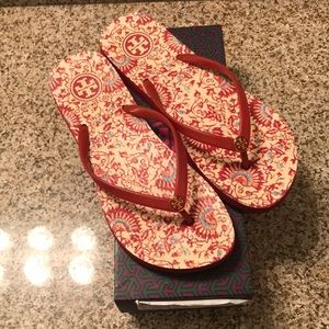 Tory Burch logo flip flops size 8